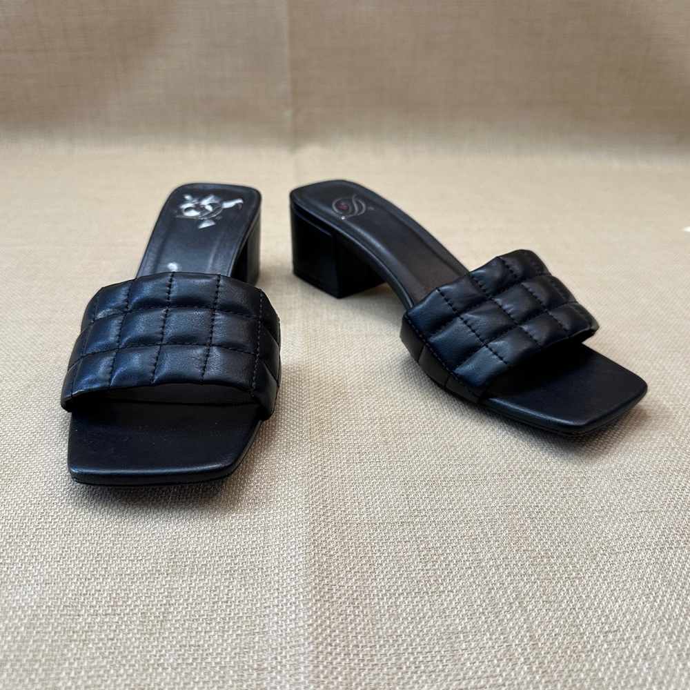 Diva Black Quilted Puffy Foot Band Heels Sandals